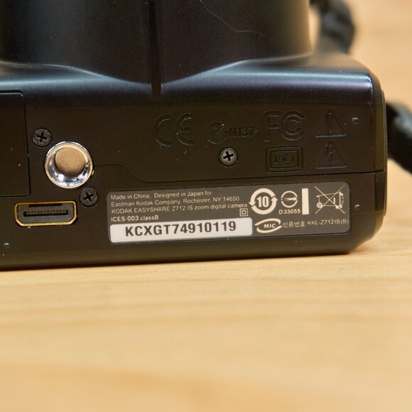 Kodak Easyshare Z712 is 7.1 MP Digital Camera, 12x Optical Zoom - Picture 9 of 9